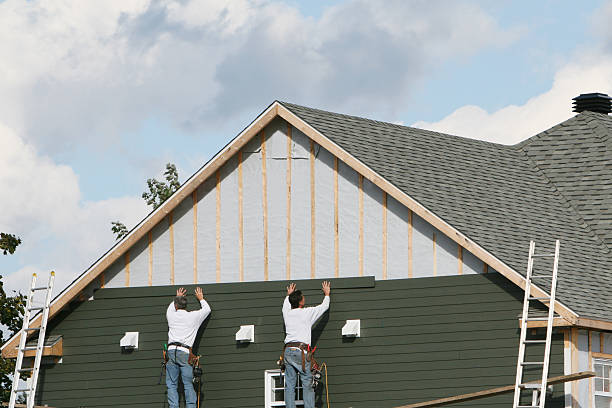 Professional Siding Installation technician working in Thompson's Station, TN
